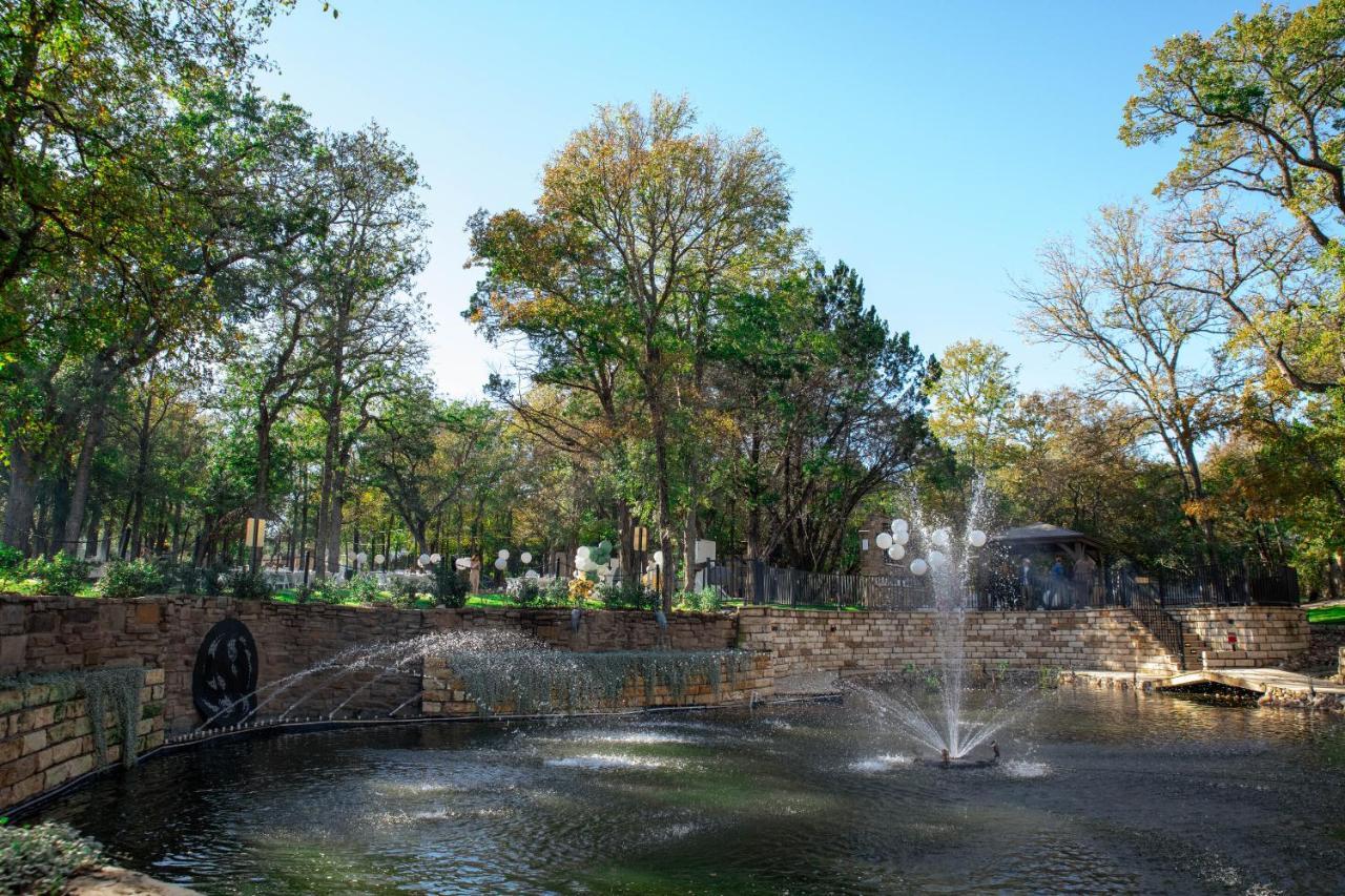 7744 Ranch Glamping Resort Austin Ngoại thất bức ảnh