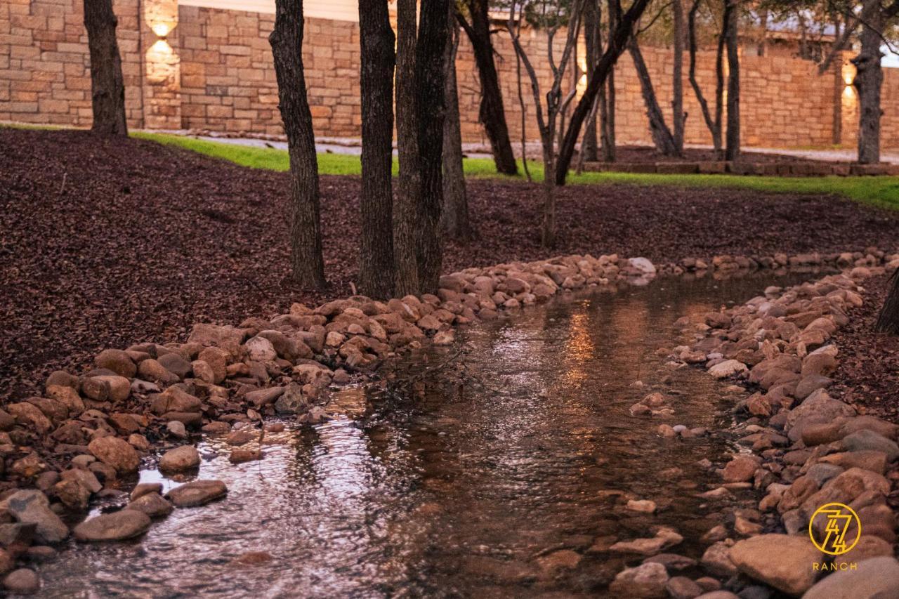 7744 Ranch Glamping Resort Austin Ngoại thất bức ảnh